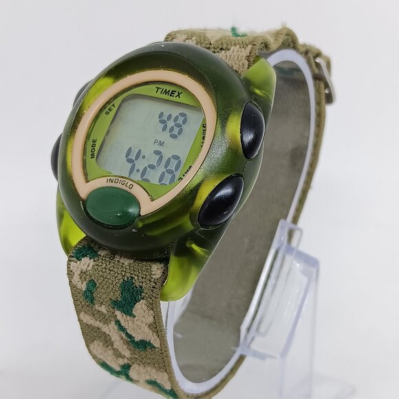 Timex T71912 Kid's 33mm Green Camouflage Digital Indiglo Watch NEW BATTERY - Picture 1 of 10